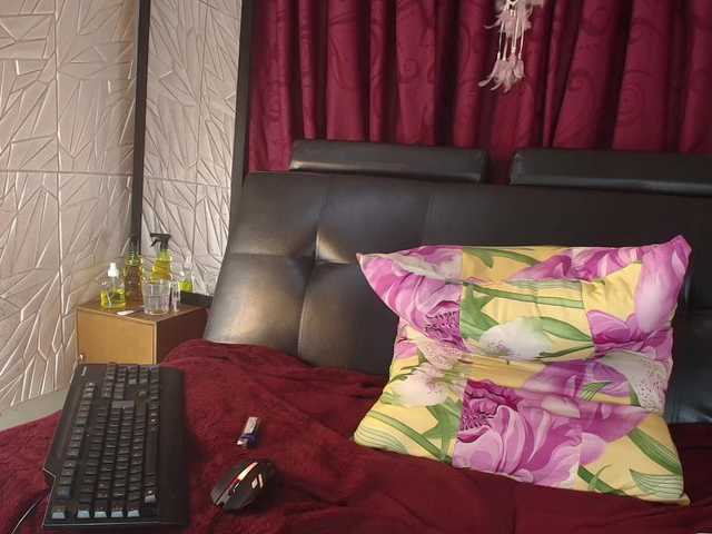 Camila-milf live cam on BongaCams