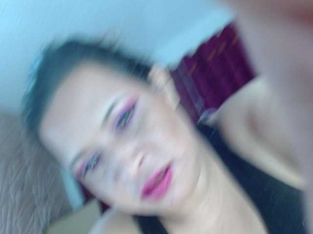 Camila-milf live cam on BongaCams