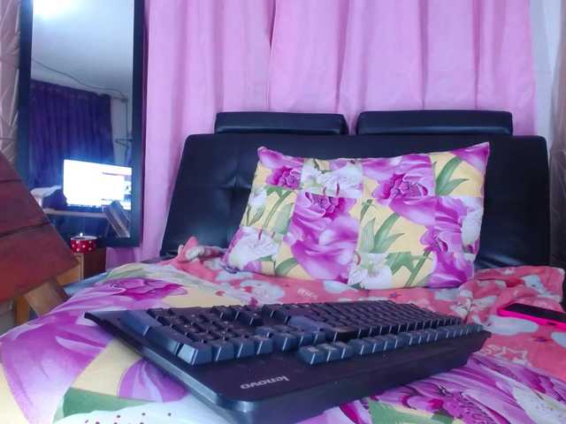 Camila-milf live cam on BongaCams