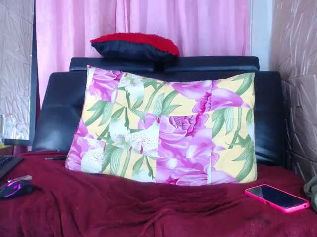 Camila-milf live cam on BongaCams