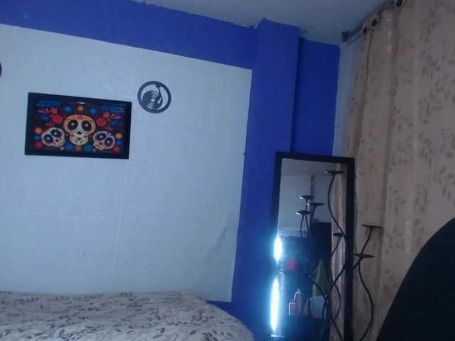Camila-milf live cam on BongaCams