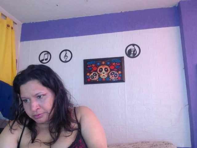Camila-milf live cam on BongaCams