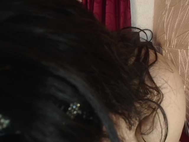 Camila-milf live cam on BongaCams