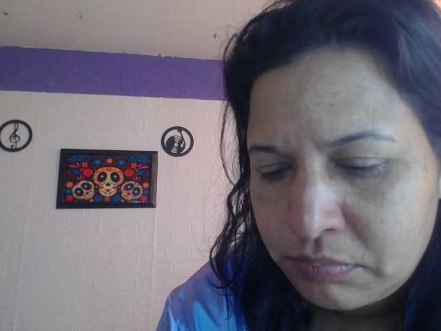 Camila-milf live cam on BongaCams