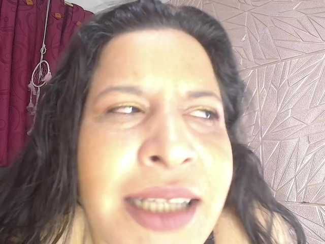 Camila-milf live cam on BongaCams