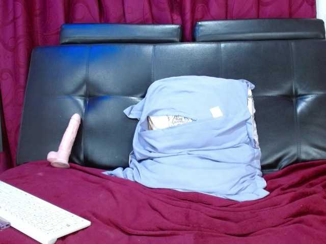 Camila-milf live cam on BongaCams