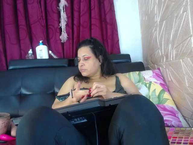 Camila-milf live cam on BongaCams