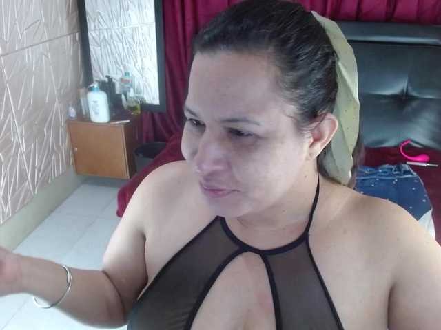 Camila-milf live cam on BongaCams
