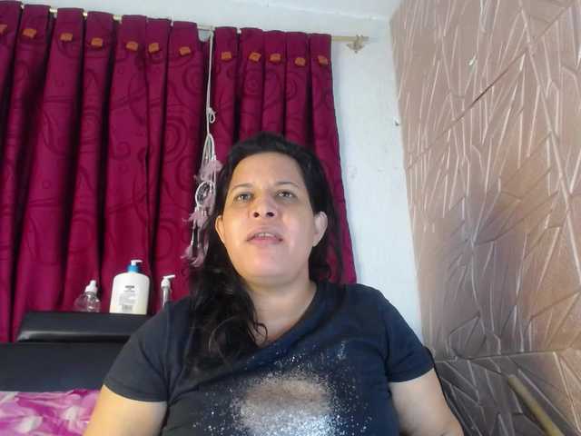 Camila-milf live cam on BongaCams