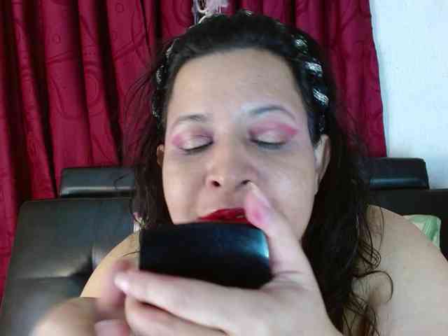 Camila-milf webcam