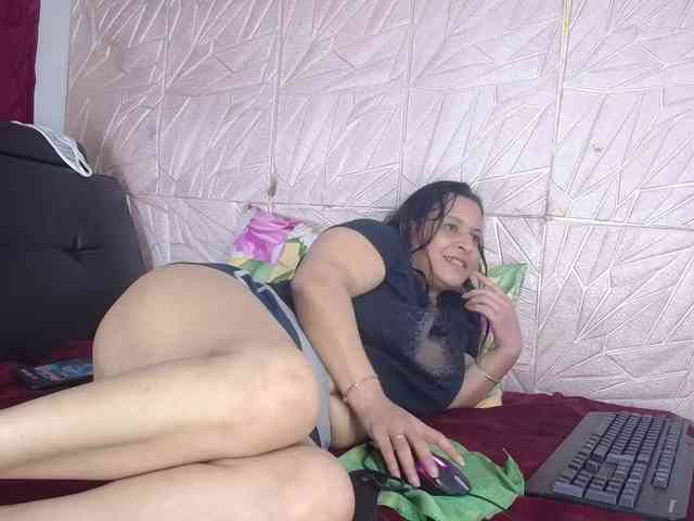 Camila-milf webcam