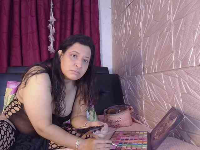 Camila-milf webcam