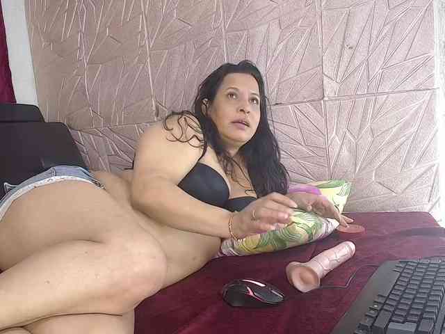Camila-milf webcam