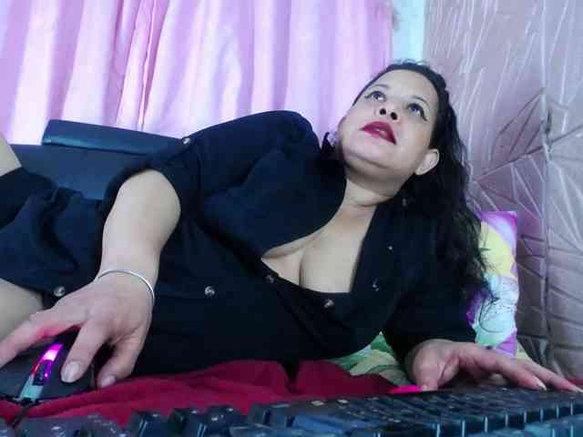Camila-milf webcam