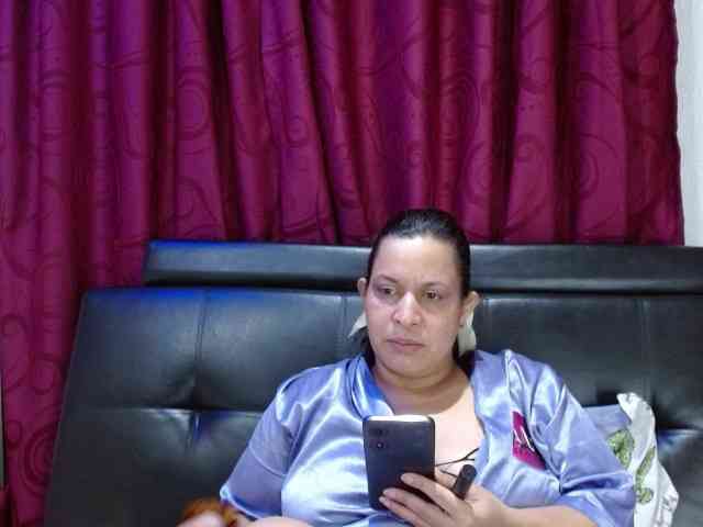 Camila-milf webcam
