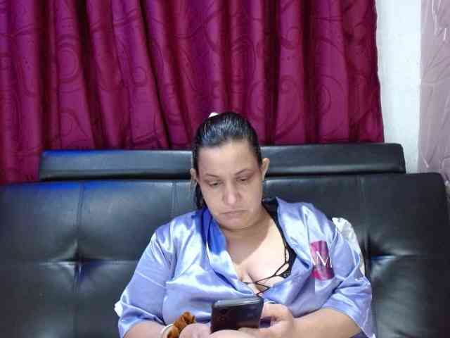 Camila-milf webcam