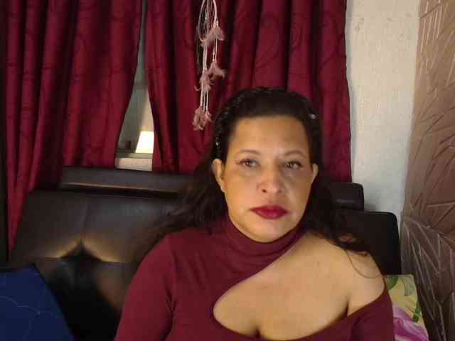 Camila-milf