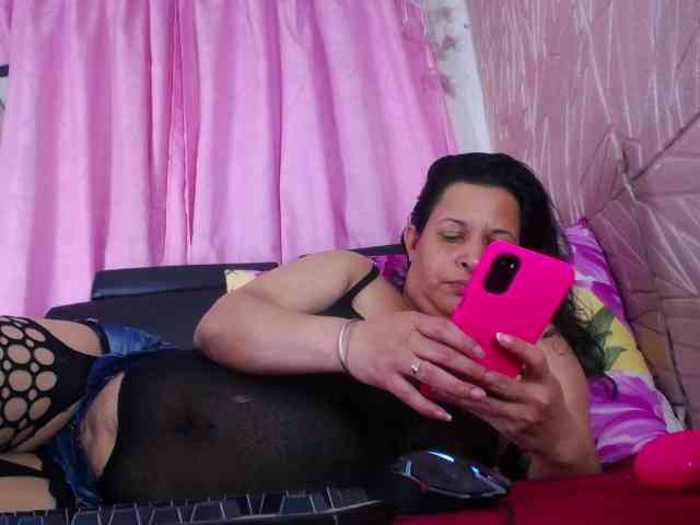 Camila-milf webcam