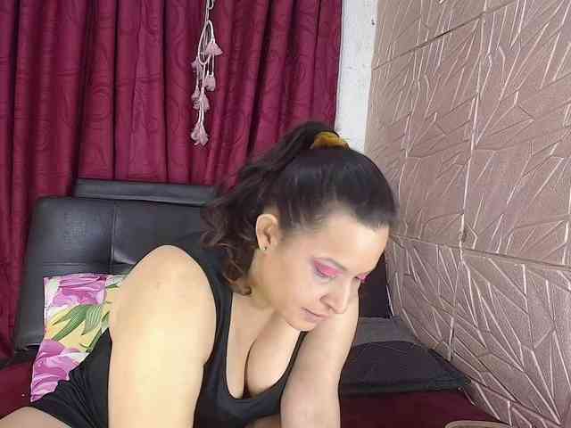 Camila-milf webcam