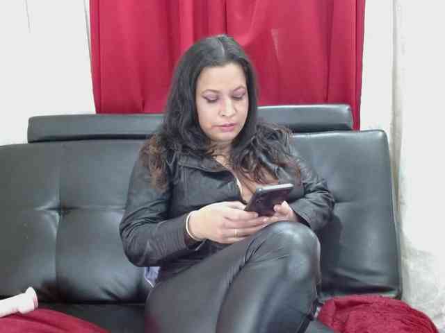 Camila-milf webcam