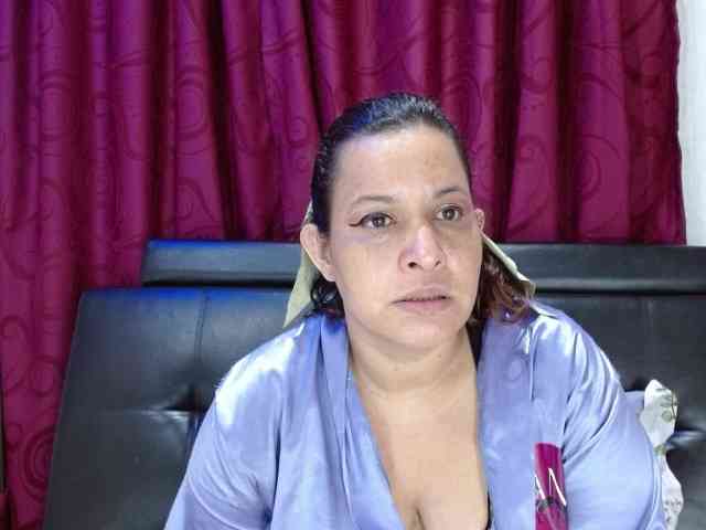 Camila-milf webcam