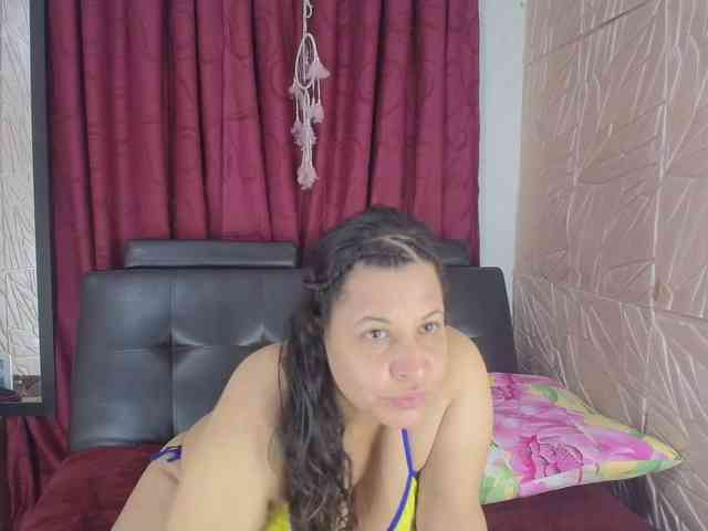 Camila-milf webcam