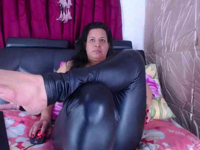 Camila-milf webcam