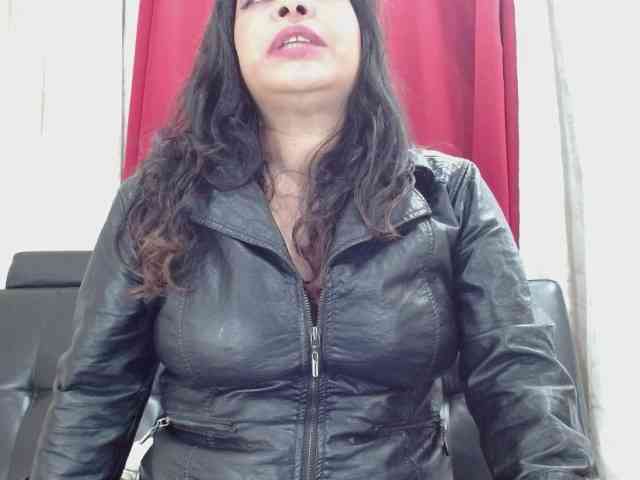 Camila-milf webcam