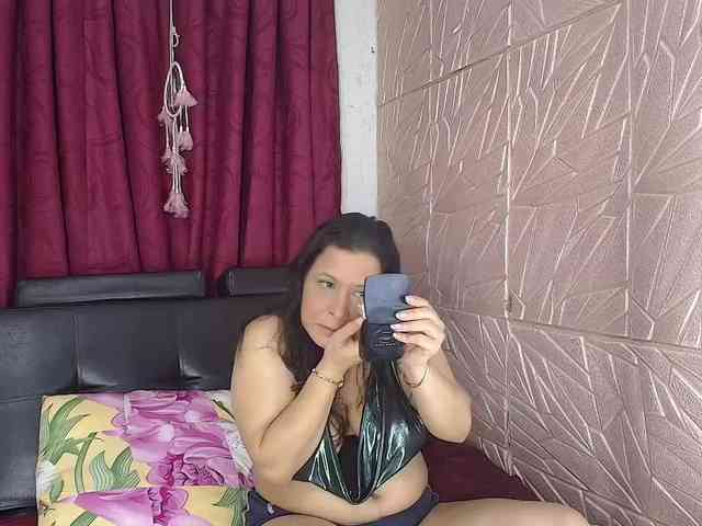 Camila-milf webcam