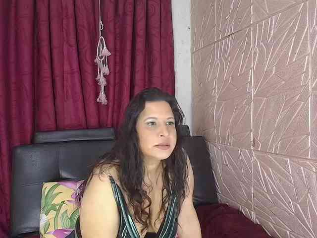 Camila-milf webcam