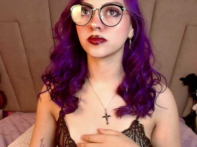 Emilyroth live cam on BongaCams