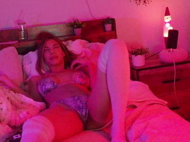 LunaCarmel809 live cam on BongaCams