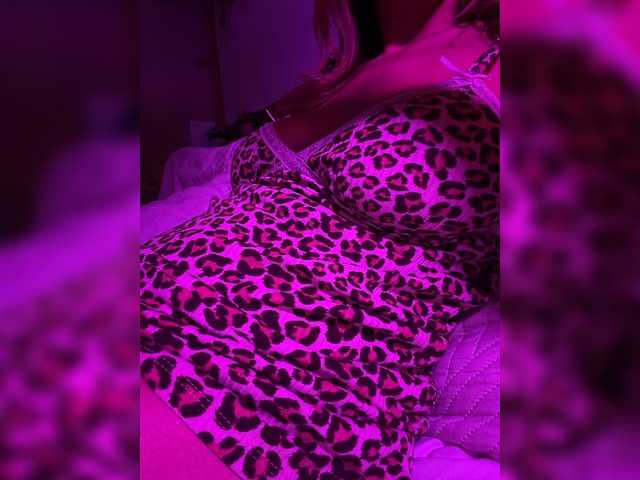 Sex chat gratuit in direct cu LunaCarmel809 pe BongaCams
