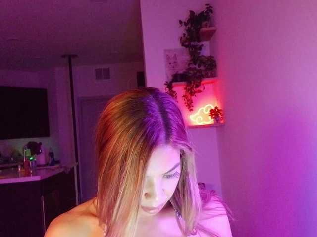 LunaCarmel809 live cam on BongaCams