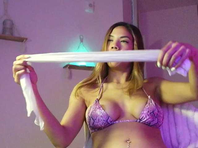 LunaCarmel809 live cam on BongaCams