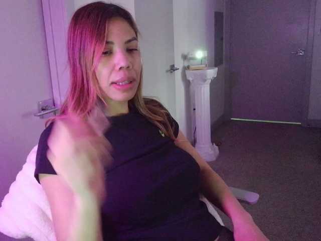 LunaCarmel809 live cam on BongaCams