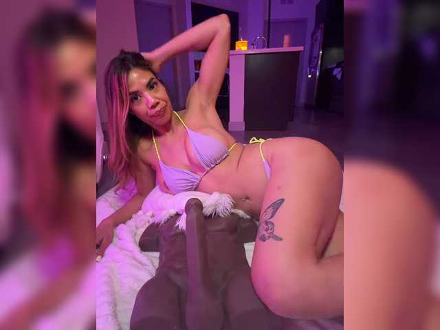 LunaCarmel809 live cam on BongaCams