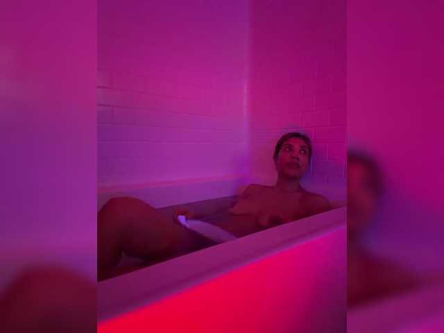 LunaCarmel809 live cam on BongaCams