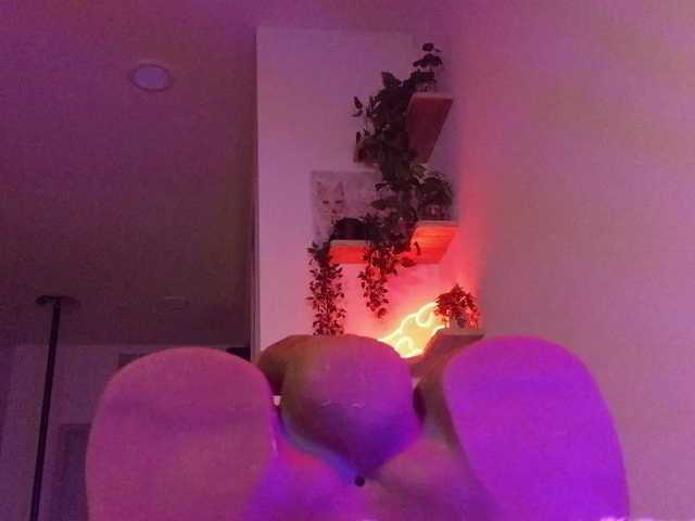LunaCarmel809 live cam on BongaCams