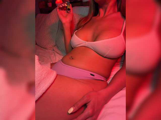 LunaCarmel809 live cam on BongaCams