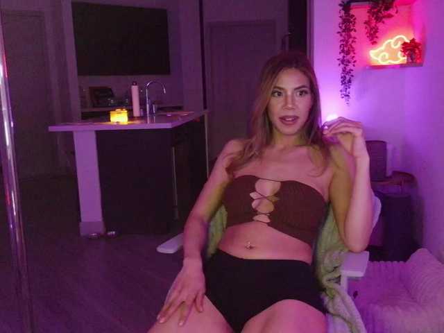 LunaCarmel809 live cam on BongaCams