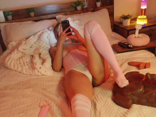 LunaCarmel809 live cam on BongaCams