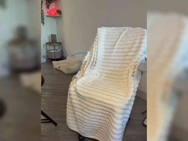 LunaCarmel809 webcam
