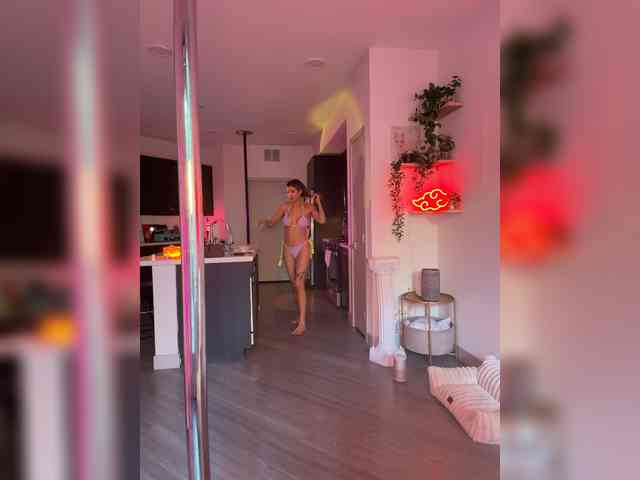 LunaCarmel809 webcam