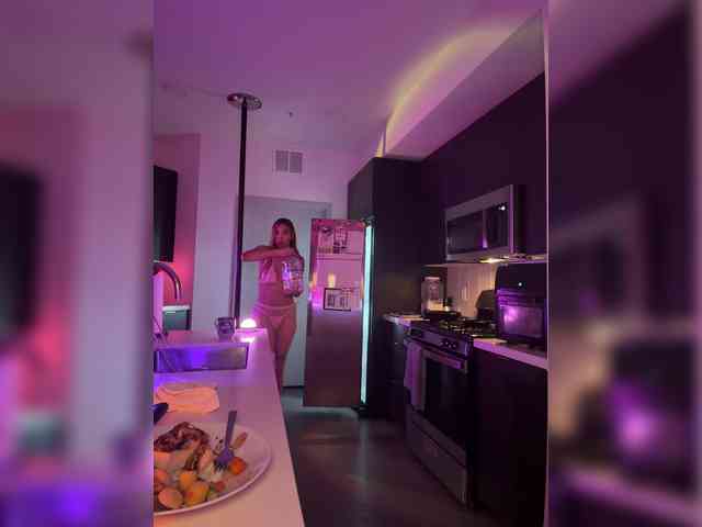 LunaCarmel809 webcam