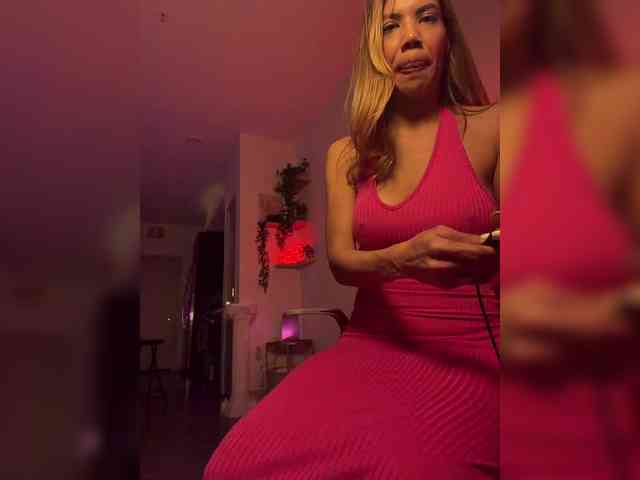 LunaCarmel809 webcam