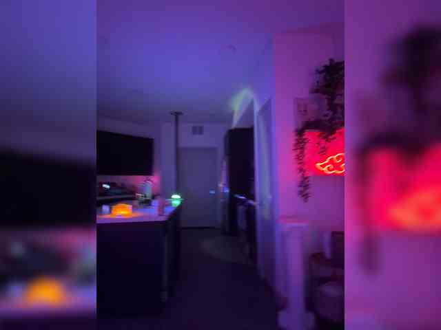 LunaCarmel809 webcam