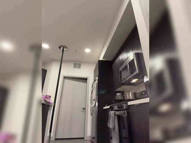 LunaCarmel809 webcam