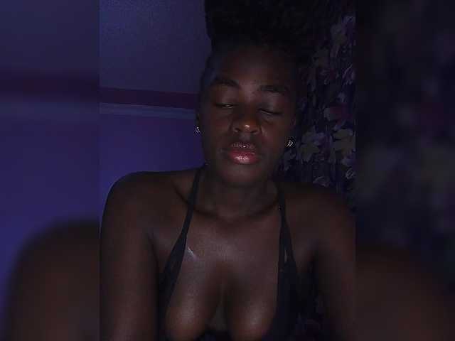 PetiteTemptress live cam on BongaCams