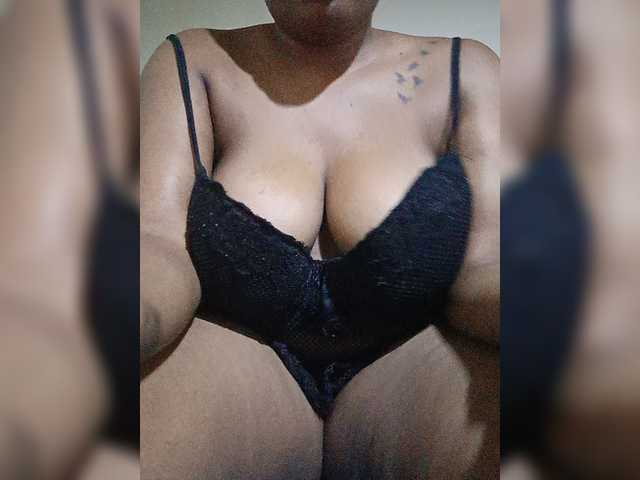 Booby-Queency live cam on BongaCams